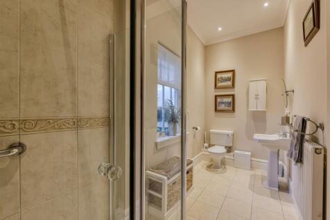 Lea House-bed3 ensuite.jpg