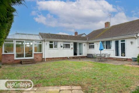 Three-Bedroom Detached Bungalow in Ruishton, Taun