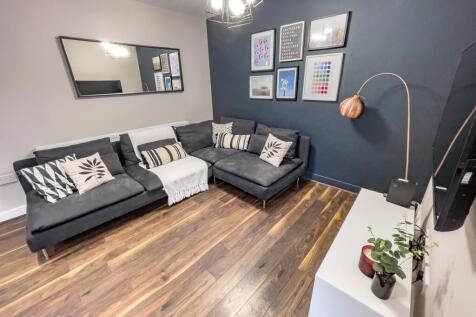 6-bed house on Esher Road, L6 6DE, , £542/mo