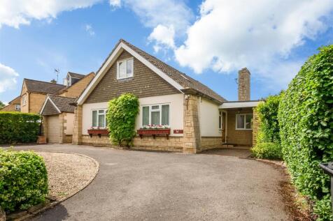 14 Cotswold Close 2449-1.jpg