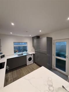 Kitchen 2.jpg