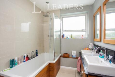 Horsell Park Close, GU21 photo 5