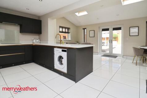 OPEN PLAN EXTENDED KITCHEN/DINING ROOM