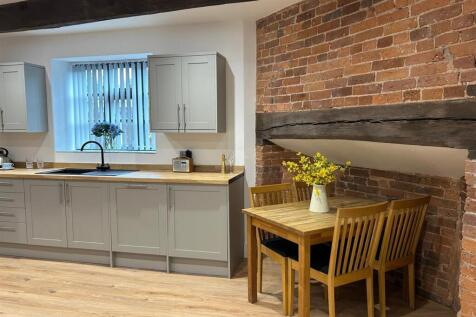 Open plan kitchen/lounge/dining area