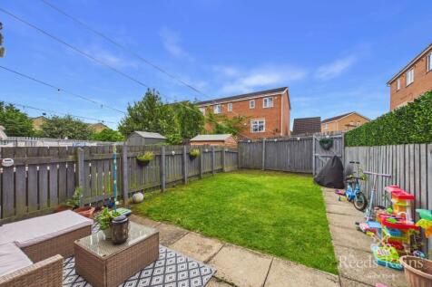Manor Park Road, Cleckheaton, West Yorkshire, BD19 photo 4
