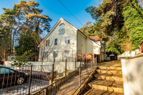 Castle Road, Camberley photo 4