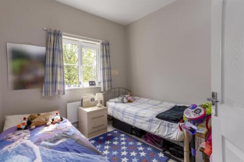 7_Driffield Avenue_6.jpg