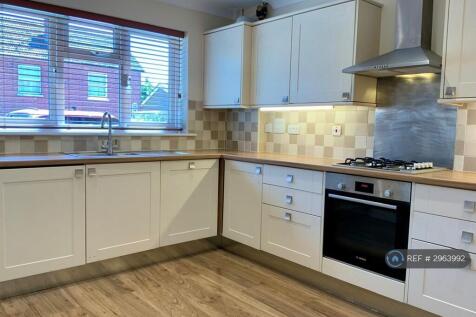 Pitwick Cottages, Crawley, RH10 photo 4