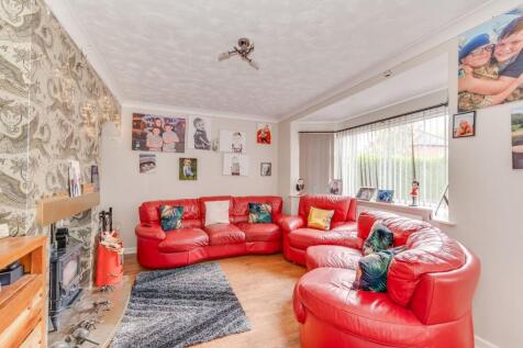 OPEN PLAN KITCHEN/DINER AND LIVING ROOM