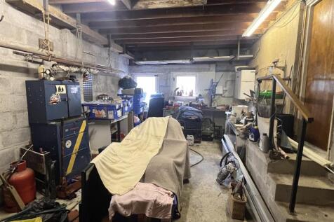 Garage/Workshop