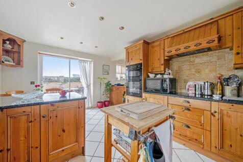 kitchen 1.jpg