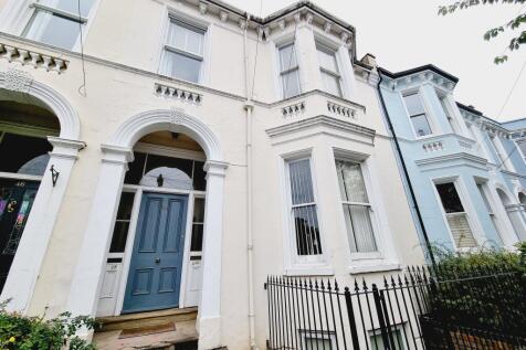 5-bed flat on 44a Avenue Road, Leamington Spa, £10,725/mo