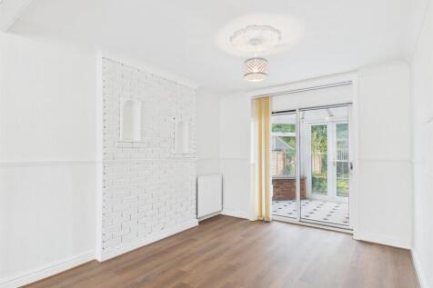 St. Catherines Crescent, Whitnash, Leamington Spa, CV31 2LA photo 4