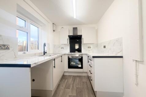 3 Bed Family Home Exmouth photo 3