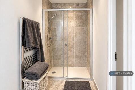 Ensuite King Master Bedroom