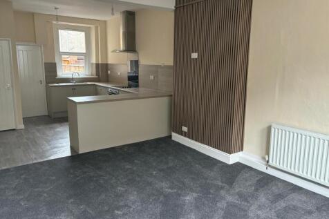 Lounge/dining/kitchen