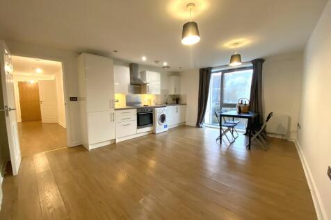 Lounge Kitchen a