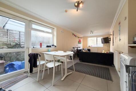 7-bed terraced on Minny Street, Cathays, £3,815/mo