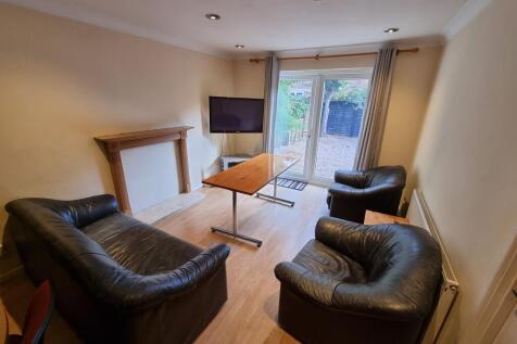 17 Gundry Close, Leamington Spa photo 3
