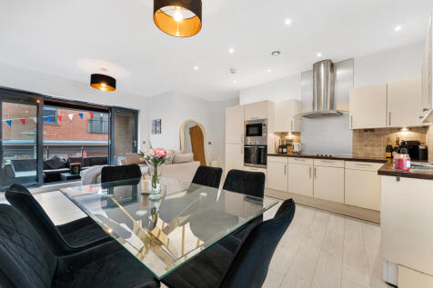Flat 14 Regent Street-9.jpg