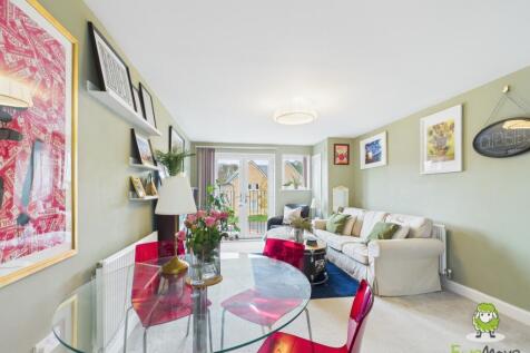 EweMove Estate Agents Basingstoke - Fleetlands Hou