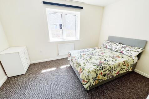 Bright, neatly presented bedroom with a double ...
