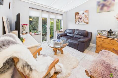 Presented by Clinton at EweMove Bexleyheath and Da