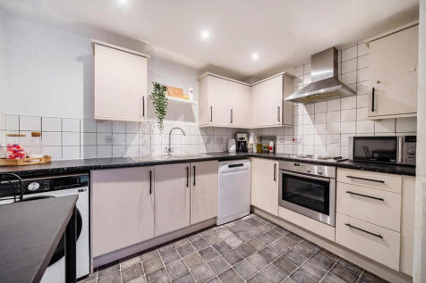 1382115-11-693fed...