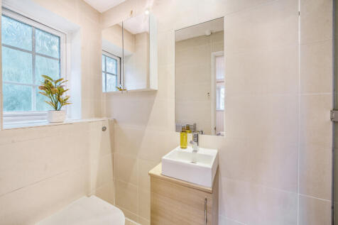 1365652-5-68ee767...