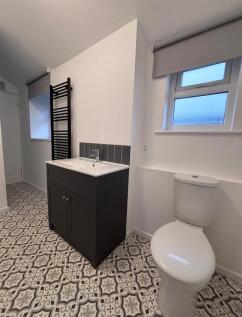 bathroom 3 caen house.jpg