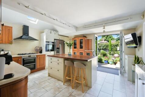 EASTDEAN AVENUE