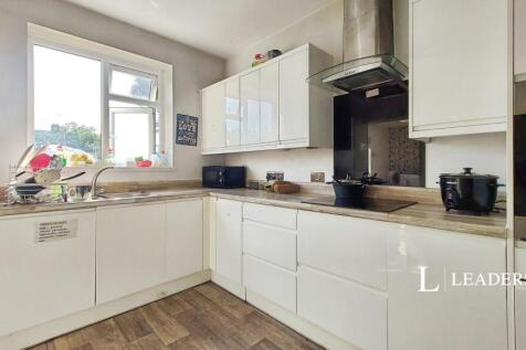 King George VI Avenue, East Tilbury, RM18 photo 5