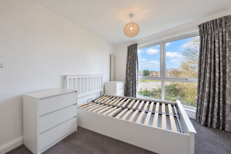 Parkside Court, WEYBRIDGE, KT13 photo 5