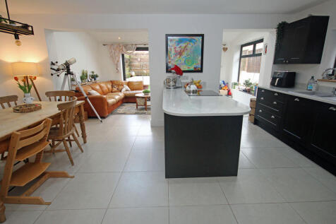 Kitchen/dining/living room