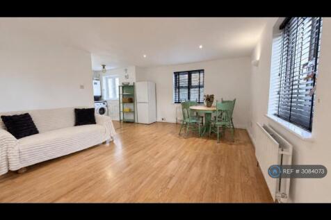 1-bed flat on Church Court, Isleworth, TW7, £1,600/mo