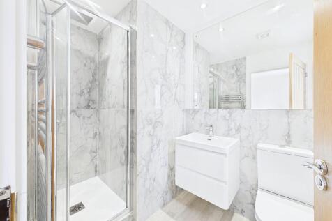 Ensuite to Bedroo...