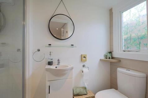 Garden Lodge (Shower room)