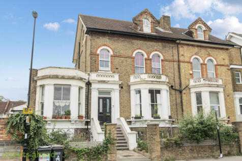 London, SE25 - property photo