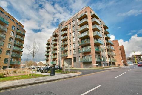 2-bed flat on James Smith Court, Dartford, DA1, £1,850/mo