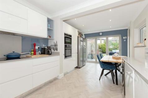 Eastcourt Rd_10.jpg