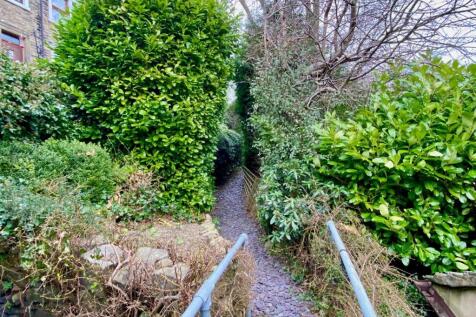 path to rear leading to garage.jpg