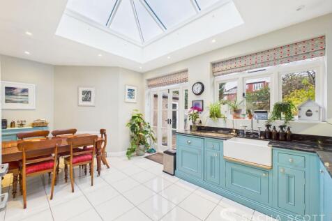 Kitchen / Breakfast Room