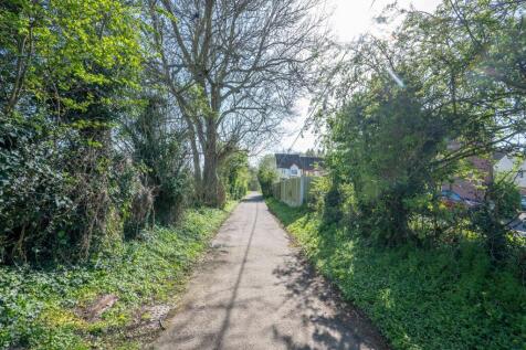Public footpath to park