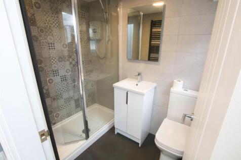 GROUND FLOOR SHOWER ROOM