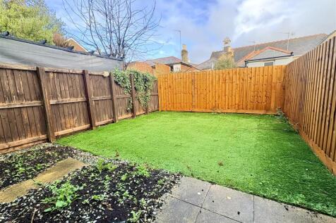 South View Close, RYDE photo 3