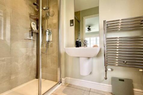 En-Suite to Bedroom 1