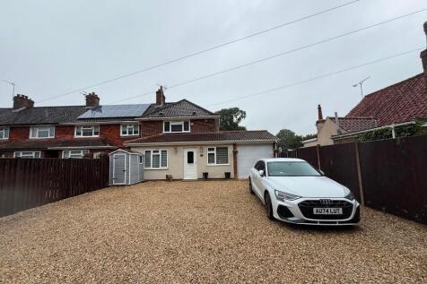 Well-presented terraced house with a large grav...