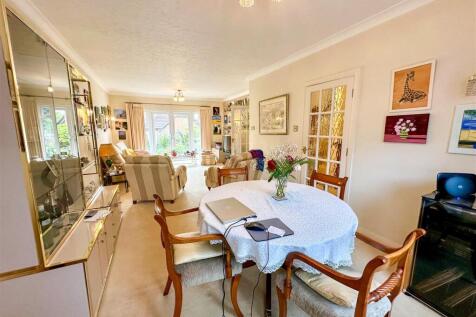 2 Rawlins Close, N3 (2).jpg