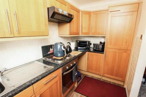 FITTED KITCHEN