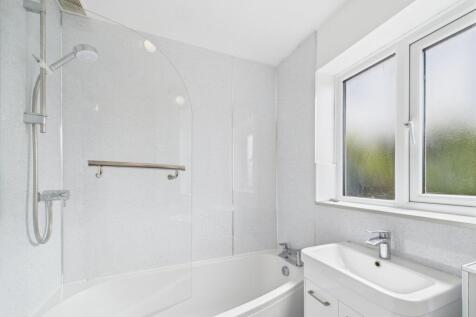 CAM01740G0-PR0410-STILL005